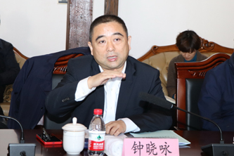 徐汇区区长钟晓咏赴徐汇中学开展教育信息化调研