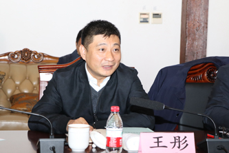 徐汇区区长钟晓咏赴徐汇中学开展教育信息化调研